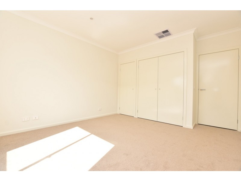 10 Benedore Way, Cranbourne North VIC 3977