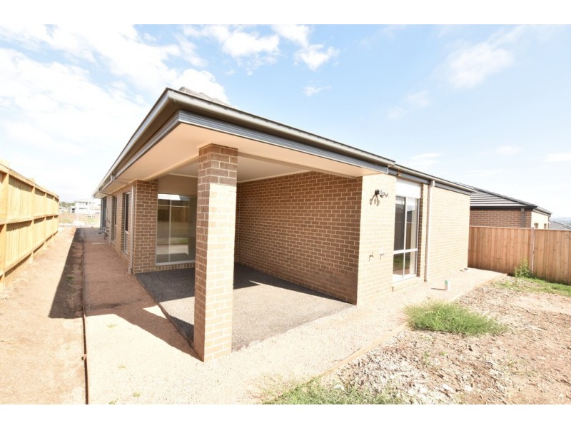 10 Benedore Way, Cranbourne North VIC 3977