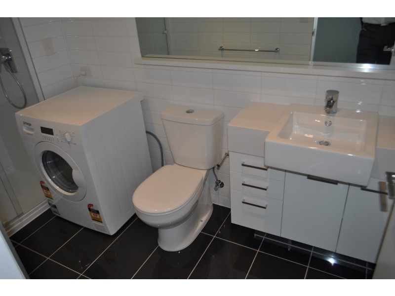 REF 020507/241 City Road, Southbank VIC 3006