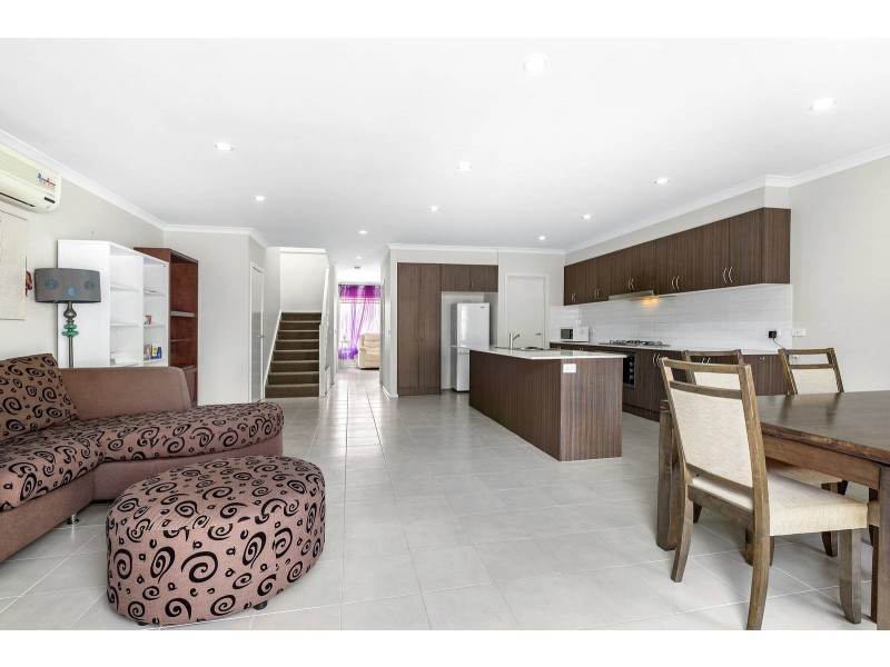 12 Whitetop Drive, Point Cook VIC 3030