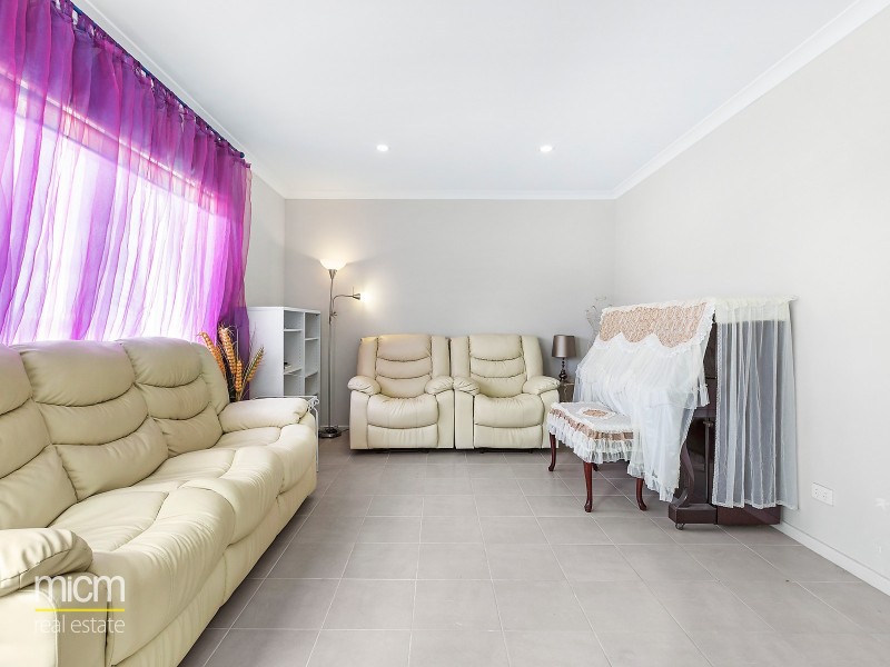 12 Whitetop Drive, Point Cook VIC 3030