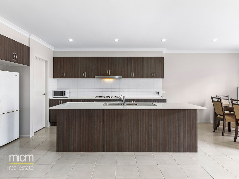 12 Whitetop Drive, Point Cook VIC 3030