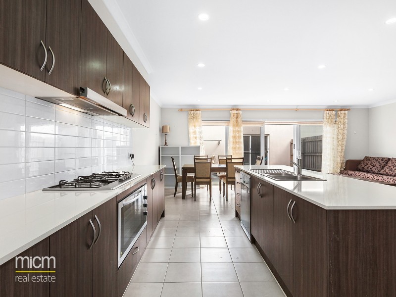 12 Whitetop Drive, Point Cook VIC 3030