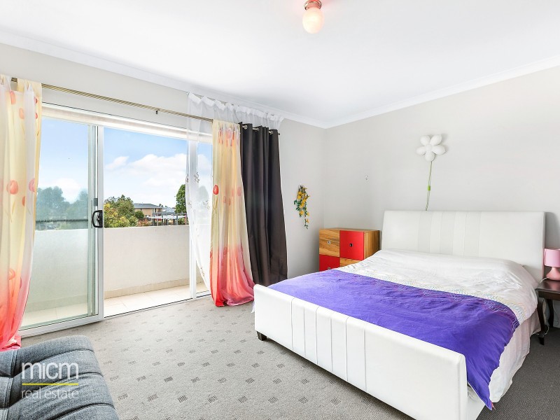 12 Whitetop Drive, Point Cook VIC 3030