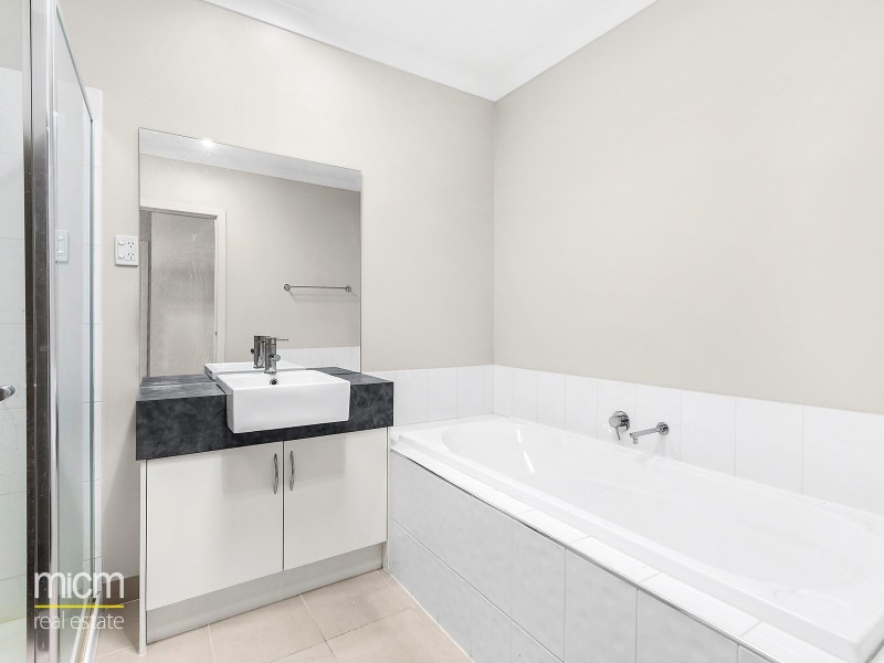 12 Whitetop Drive, Point Cook VIC 3030