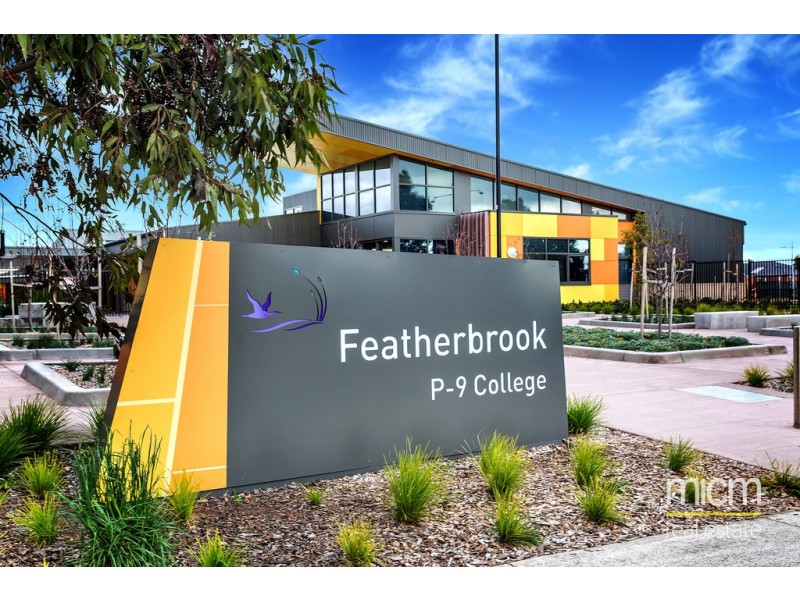 12 Whitetop Drive, Point Cook VIC 3030