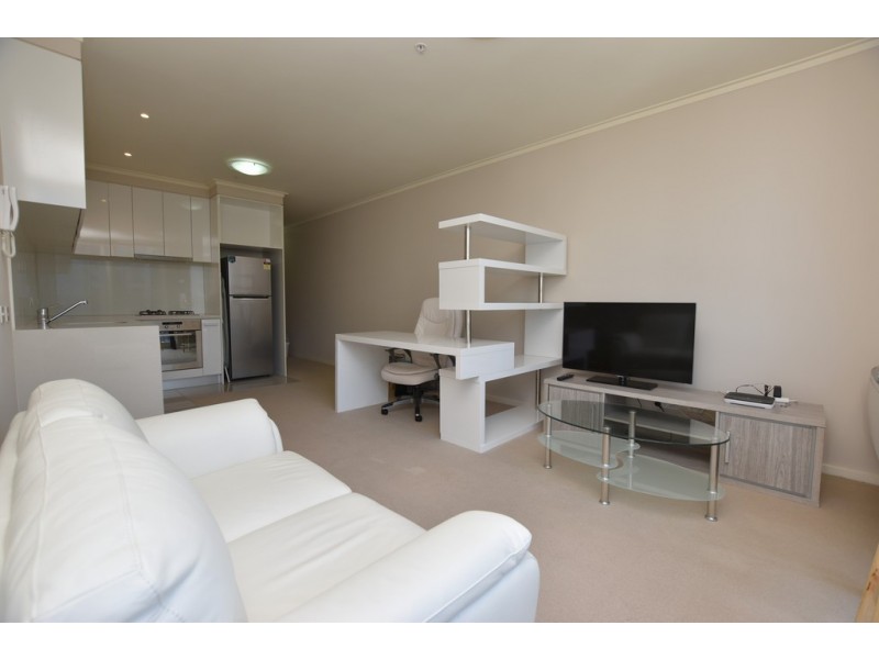REF 020607/63 Whiteman Street, Southbank VIC 3006