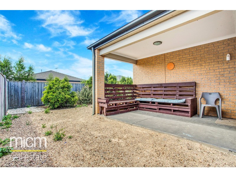 3 Casino Parade, Point Cook VIC 3030