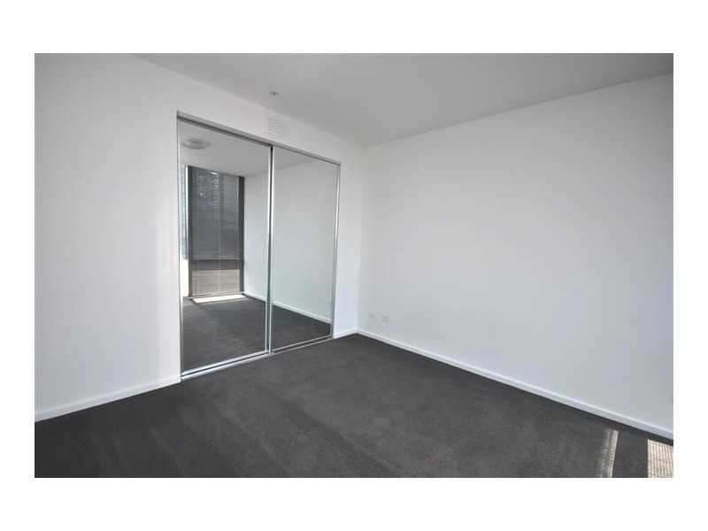 REF 020802/241 City Road, Southbank VIC 3006