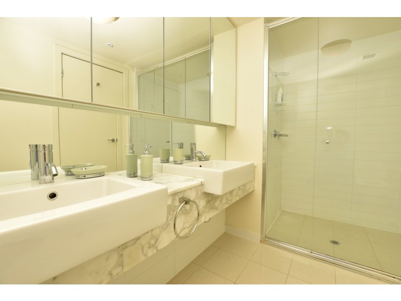 3404/100 Harbour Esplanade, Docklands VIC 3008