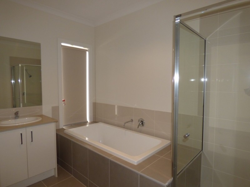 11 Broome Road, Point Cook VIC 3030