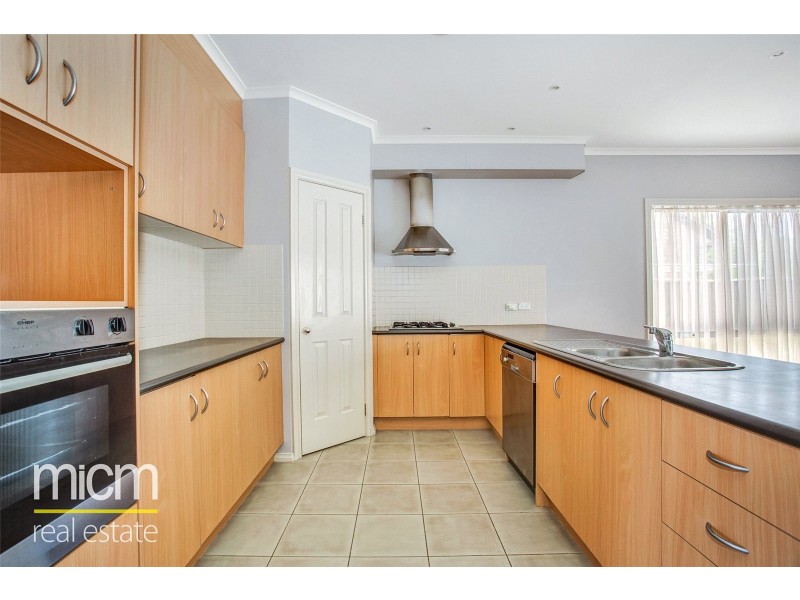 23 Lowess Lane, Sanctuary Lakes VIC 3030