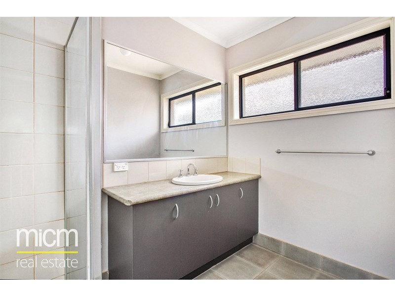 23 Lowess Lane, Sanctuary Lakes VIC 3030