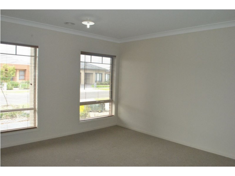 10 Castor Street, Williams Landing VIC 3027