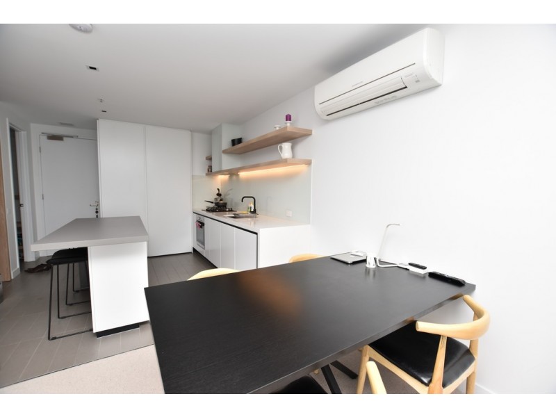 1709/677 La Trobe Street, Docklands VIC 3008