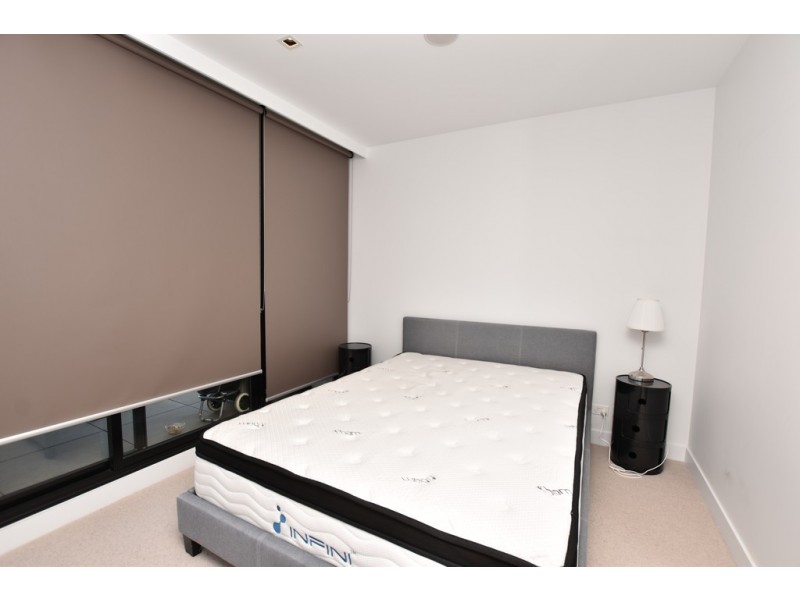 1709/677 La Trobe Street, Docklands VIC 3008