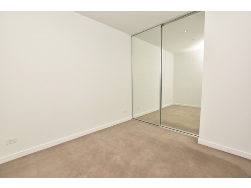 1709/677 La Trobe Street, Docklands VIC 3008