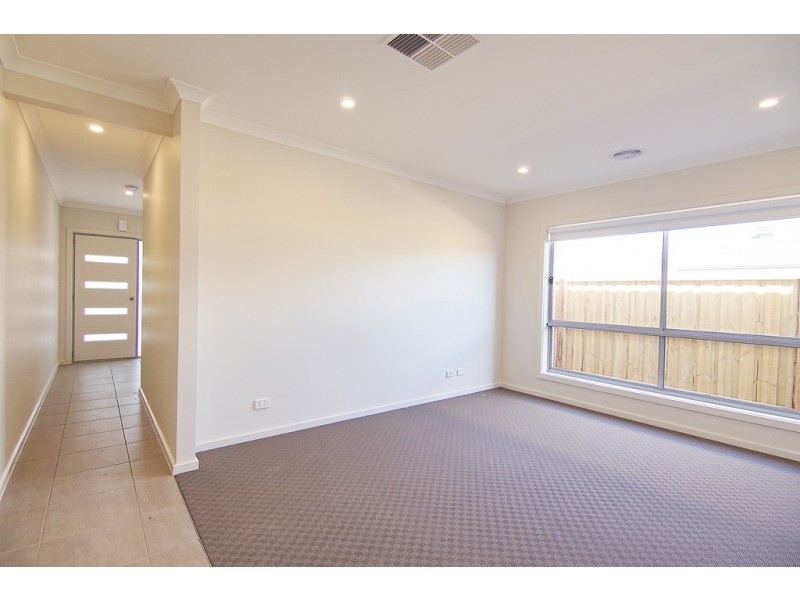 22 Fairhall Avenue, Werribee VIC 3030