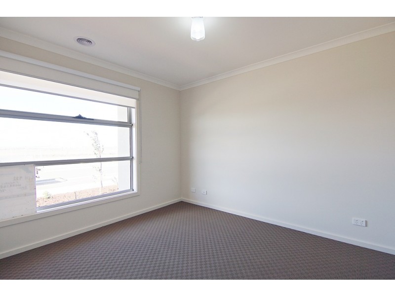 22 Fairhall Avenue, Werribee VIC 3030