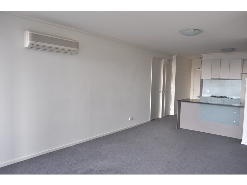 REF 030898/100 Kavanagh Street, Southbank VIC 3006