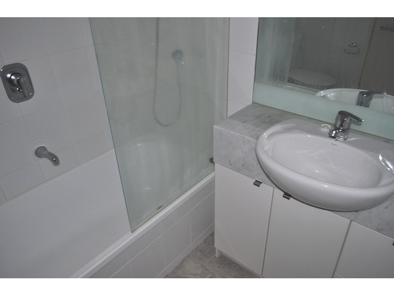 REF 030898/100 Kavanagh Street, Southbank VIC 3006