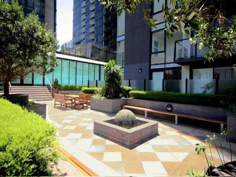 REF 030898/100 Kavanagh Street, Southbank VIC 3006