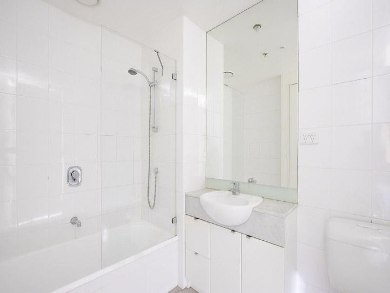 REF 031515/173 City Road, Southbank VIC 3006