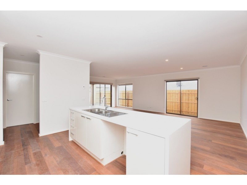 159 Wheelers Park Drive, Cranbourne North VIC 3977
