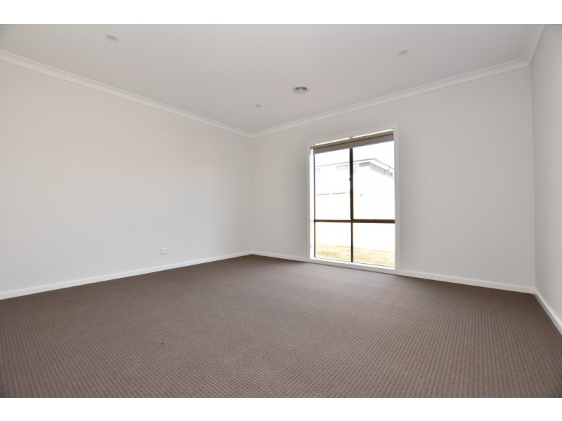 159 Wheelers Park Drive, Cranbourne North VIC 3977