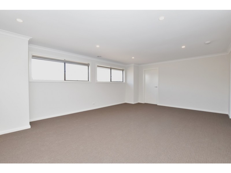 159 Wheelers Park Drive, Cranbourne North VIC 3977