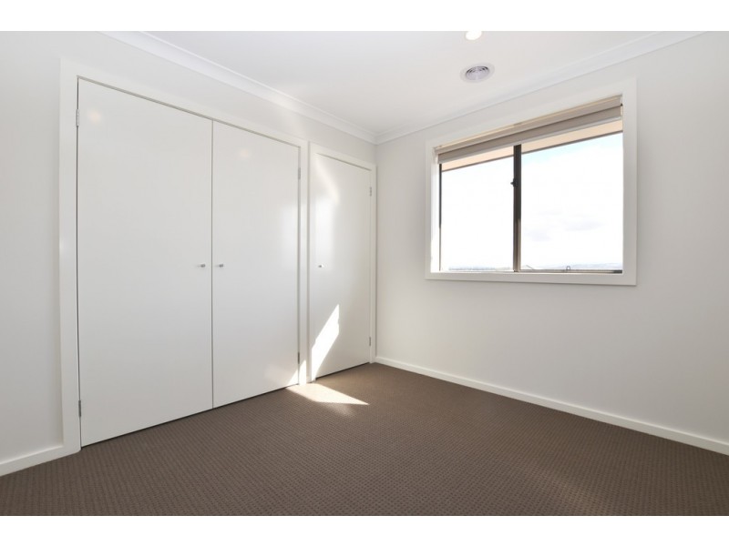 159 Wheelers Park Drive, Cranbourne North VIC 3977