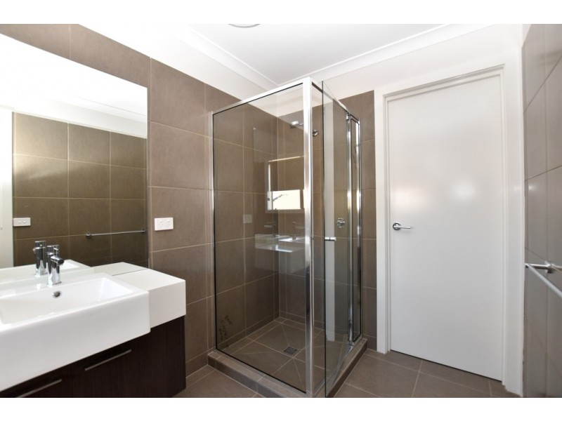 159 Wheelers Park Drive, Cranbourne North VIC 3977