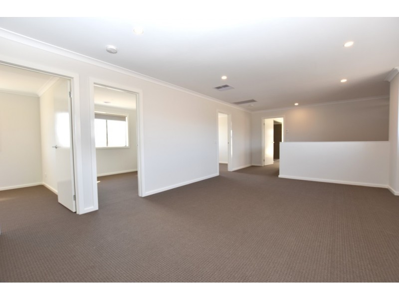 159 Wheelers Park Drive, Cranbourne North VIC 3977