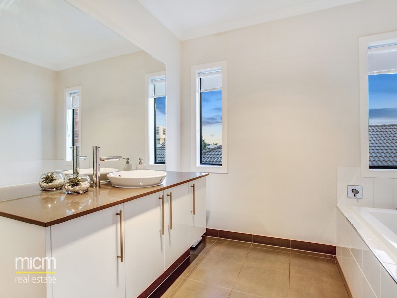 23 Oakland Avenue, Point Cook VIC 3030