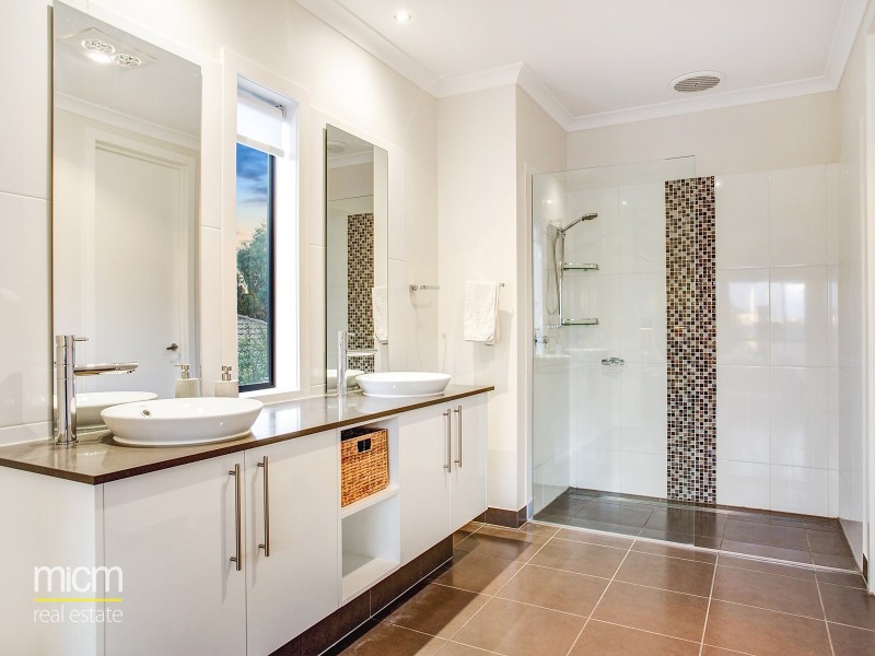 23 Oakland Avenue, Point Cook VIC 3030