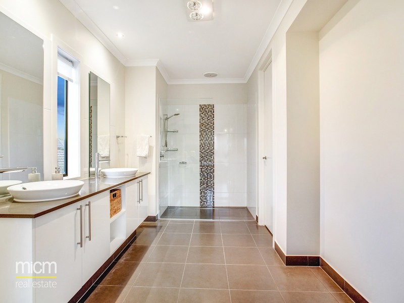 23 Oakland Avenue, Point Cook VIC 3030