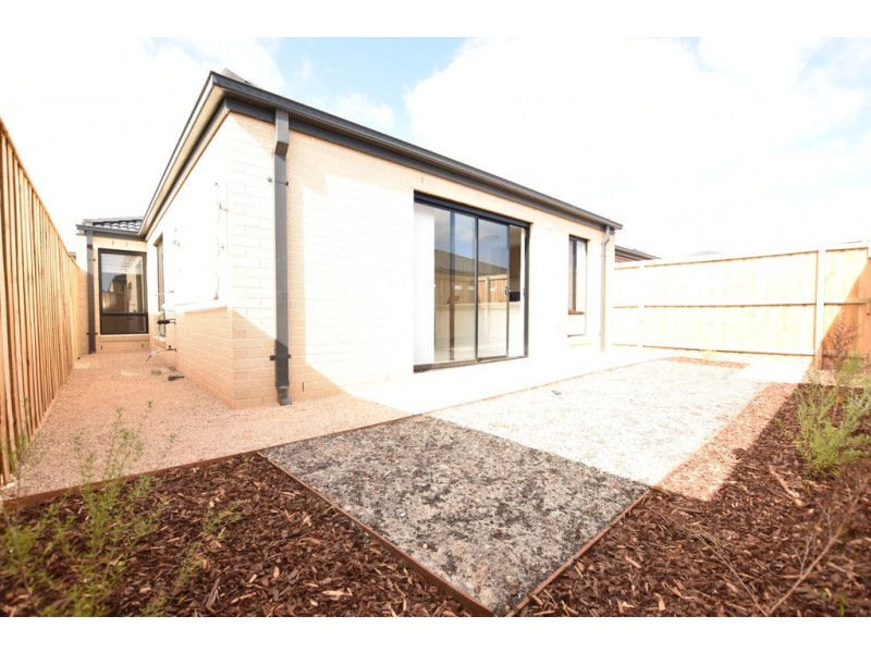 22 Jolimont Road, Point Cook VIC 3030