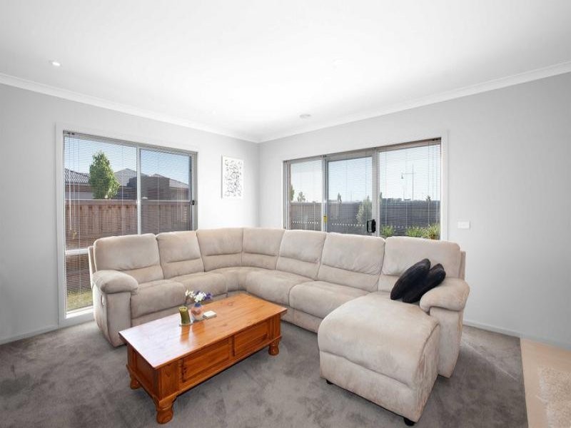 24 Windrest Way, Point Cook VIC 3030