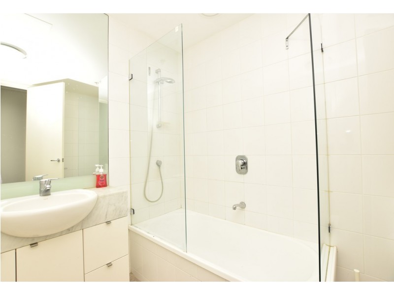 REF 032002/100 Kavanagh Street, Southbank VIC 3006