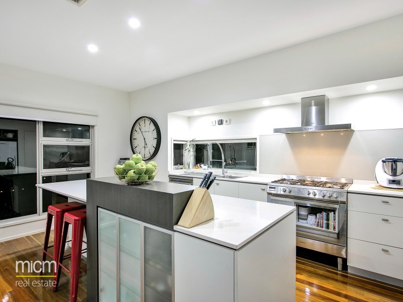 22 Lincoln Park Close, Sanctuary Lakes VIC 3030