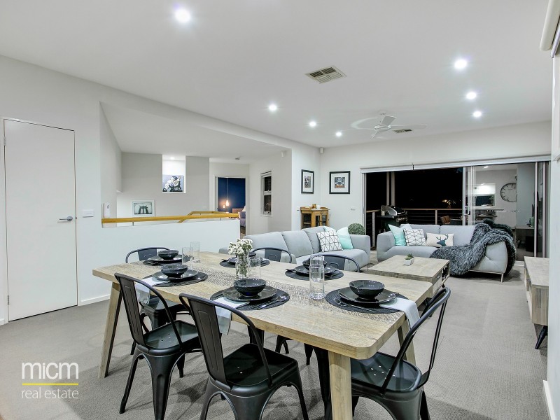 22 Lincoln Park Close, Sanctuary Lakes VIC 3030