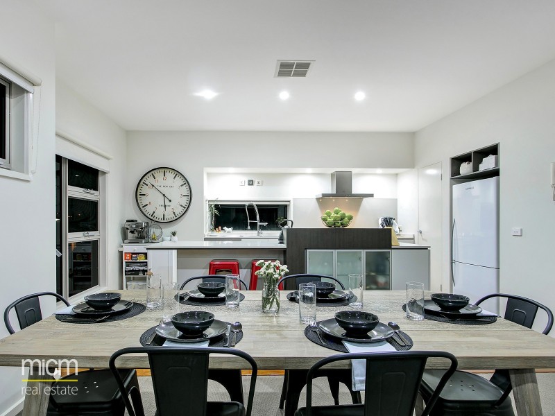 22 Lincoln Park Close, Sanctuary Lakes VIC 3030