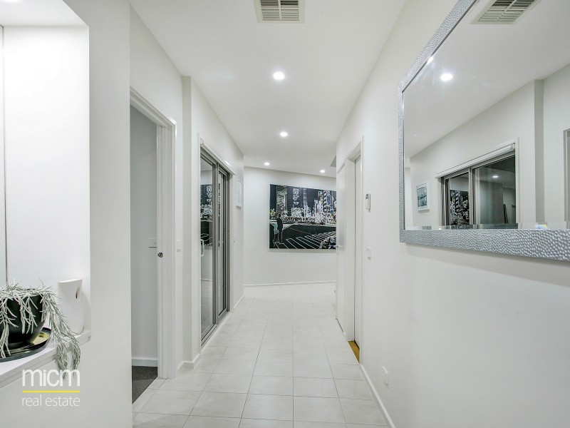 22 Lincoln Park Close, Sanctuary Lakes VIC 3030