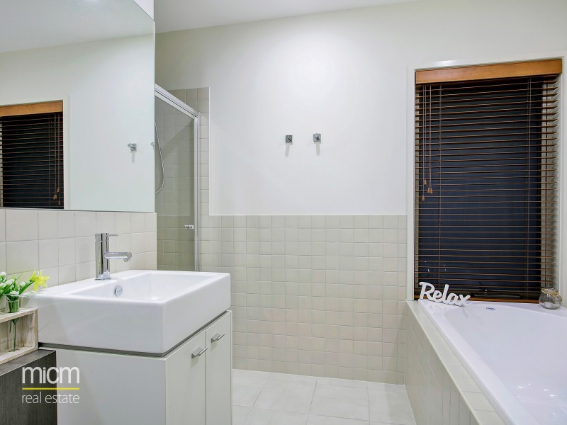 22 Lincoln Park Close, Sanctuary Lakes VIC 3030