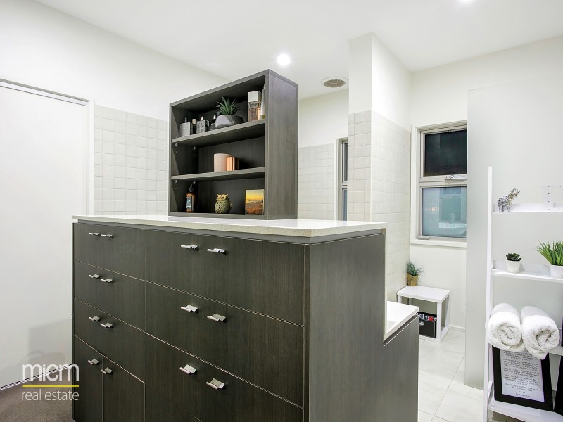 22 Lincoln Park Close, Sanctuary Lakes VIC 3030