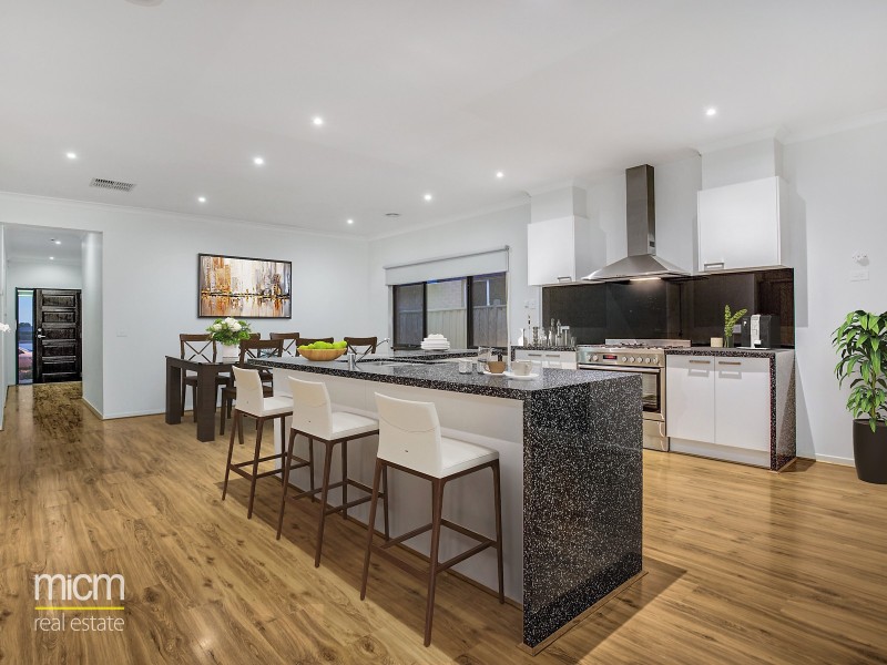 220 Sanctuary Lakes South Boulevard, Point Cook VIC 3030