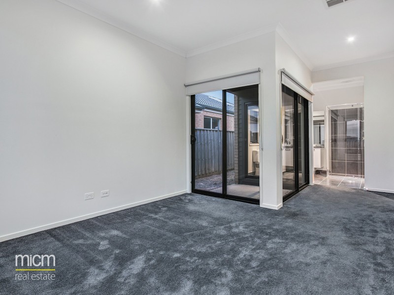 220 Sanctuary Lakes South Boulevard, Point Cook VIC 3030