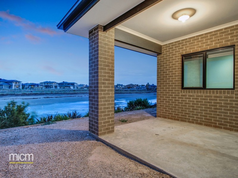 220 Sanctuary Lakes South Boulevard, Point Cook VIC 3030
