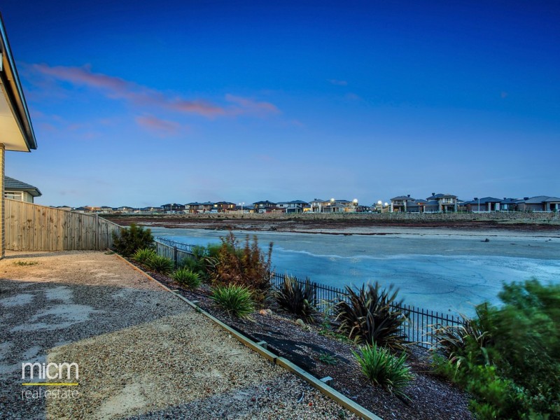 220 Sanctuary Lakes South Boulevard, Point Cook VIC 3030