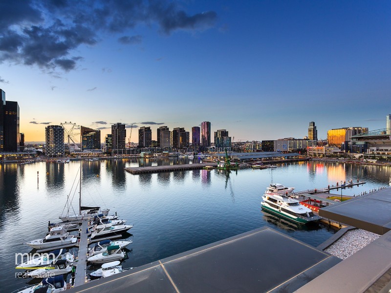 123/8 Waterside Place, Docklands VIC 3008